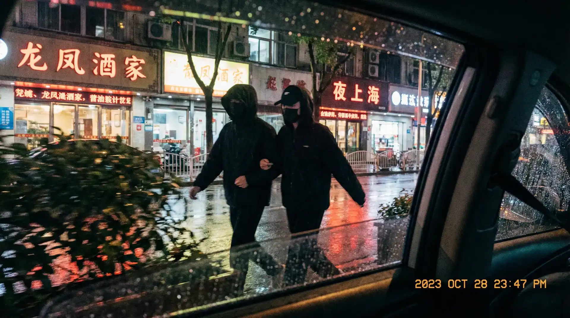 小草电影在线观看 - 顶流明星深夜密会现场抓拍照片
